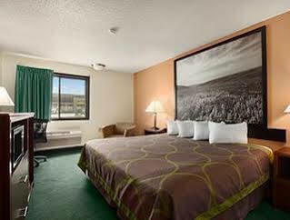 Super 8 By Wyndham Concordia Hotel Exterior photo